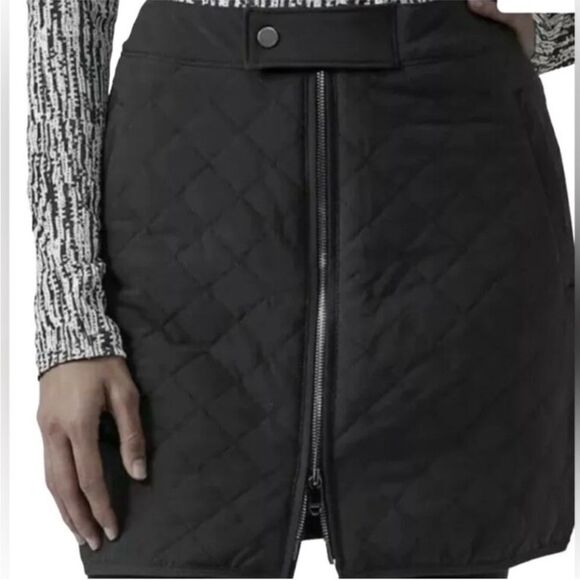 ATHLETA  Apres Ski Mini Skirt Size 8 Black Quilted Pockets Full Front Zip NEW - Picture 2 of 13